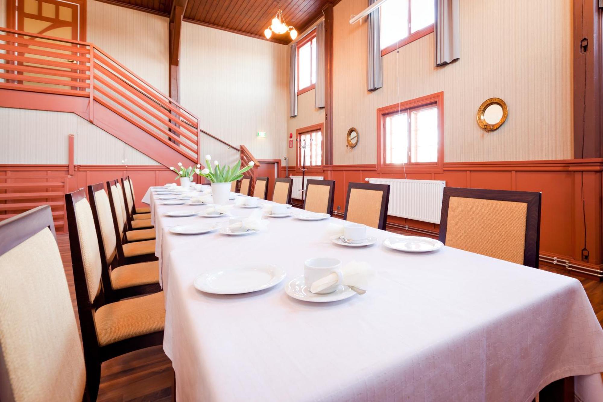 Hotelli-Ravintola Alma Seinäjoki Zewnętrze zdjęcie